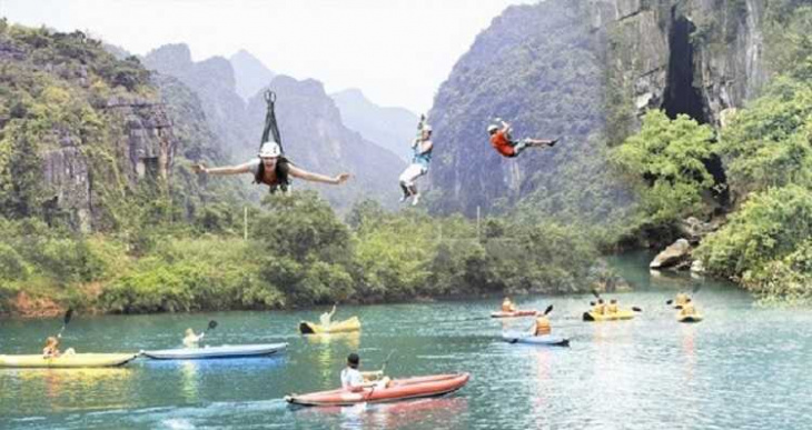 Trượt thác Hòa Phú Thành là điểm khám phá không thể bỏ qua của Đà Nẵng