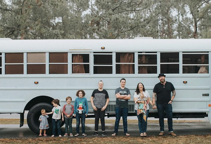 khám phá, kỹ năng, trải nghiệm, gia đình 9 người biến xe bus thành nhà để du lịch vòng quanh nước mỹ