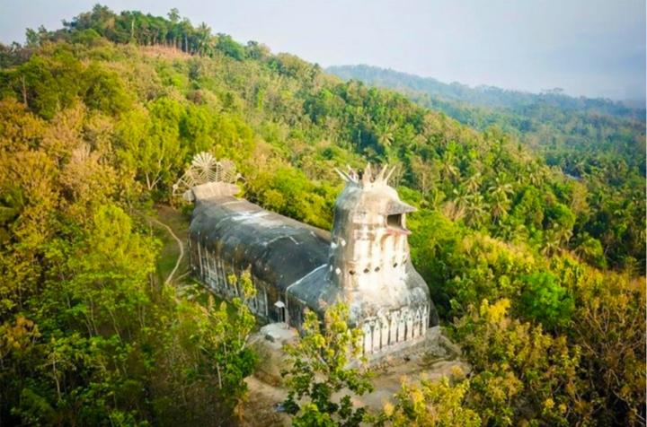 ‘Nhà thờ Con Gà’ bí ẩn nằm giữa núi đồi bị bỏ hoang nhiều năm