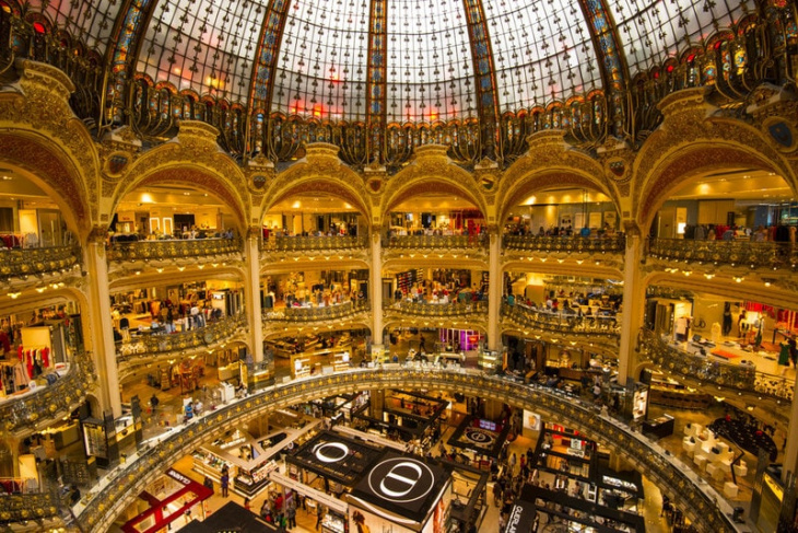 khám phá, lạc lối ở trung tâm thương mại lafayetee nổi tiếng nhất paris