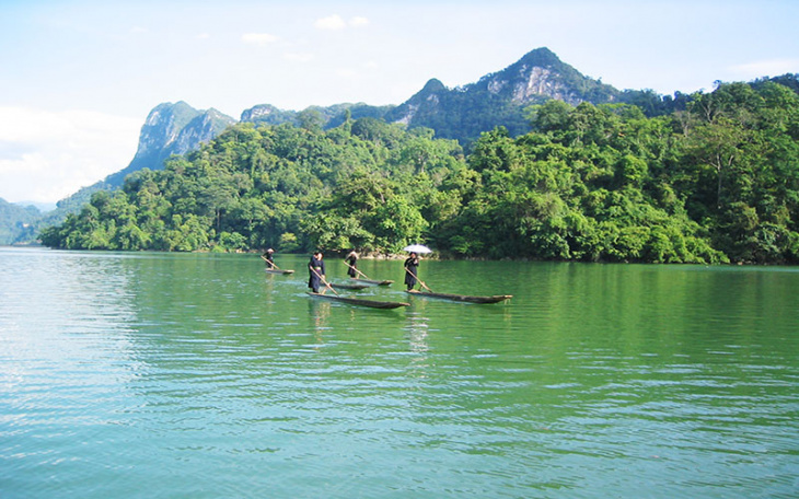 khám phá, du ngoạn hồ ba bể, xao xuyến trước bức tranh hữu tình thơ mộng