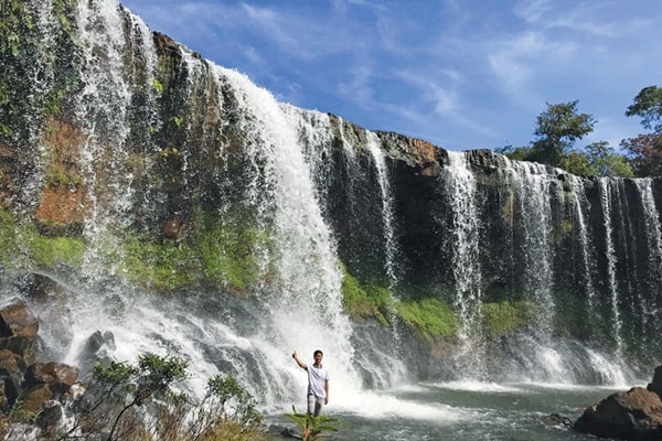 Du lịch bụi Yên Bái: Khám phá thác Pú Nhu đẹp thơ mộng