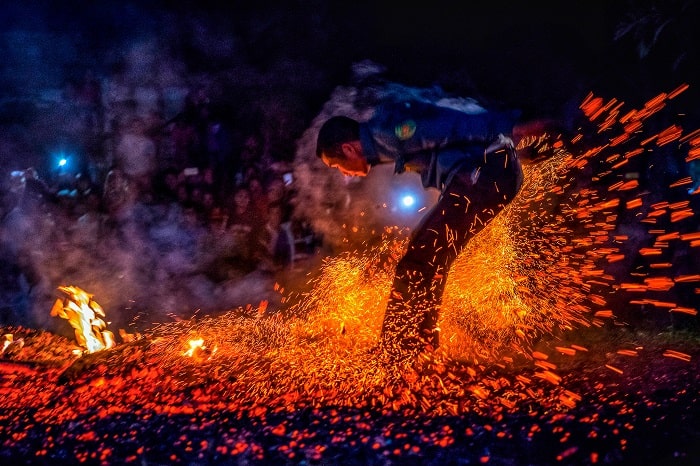 Độc đáo lễ hội nhảy lửa của người Pà Thẻn ở Hà Giang