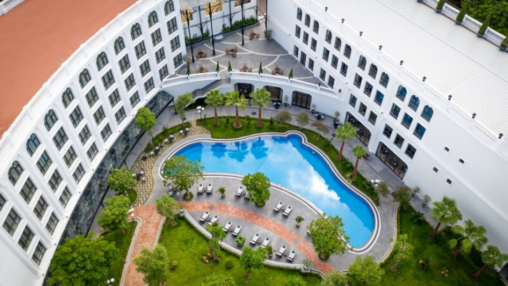 khám phá, trải nghiệm, những khách sạn, resort có bể bơi cực đẹp tại huế