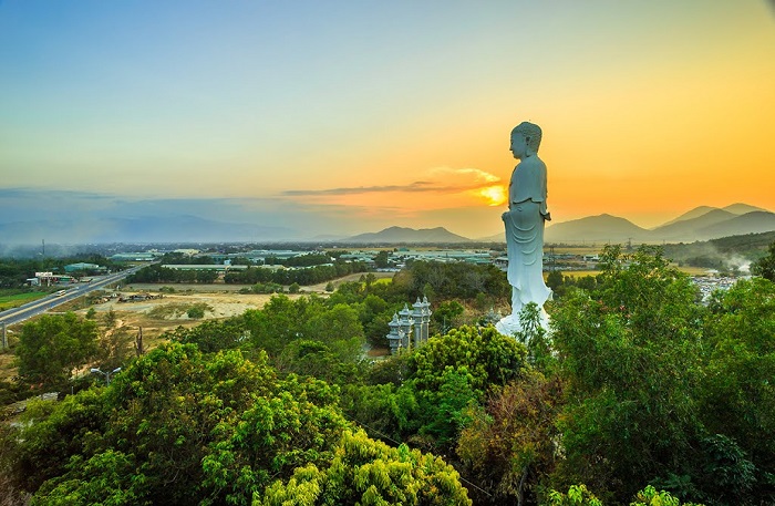 Chùa Tòng Lâm Lô Sơn – Chiêm bái bức tượng Phật A Di Đà lớn nhất Việt Nam