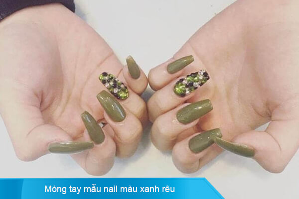 6 mẫu nail màu xanh rêu đính đá đẹp đơn giản đến phá cách | All Things  Beauty