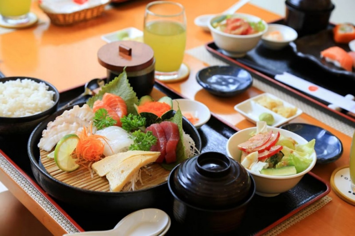 Top 7 Nhà Hàng Sashimi Hà Nội Đậm Chất Nhật Bản Bạn Nên Thử