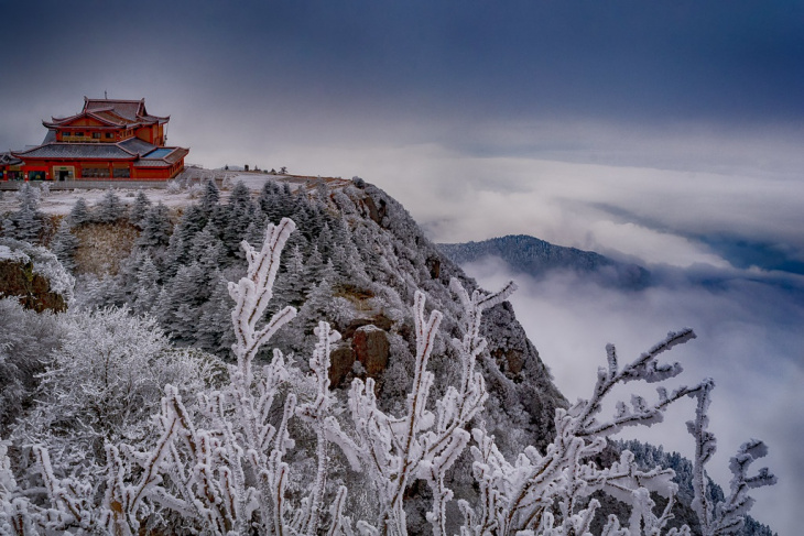 Ngẩn ngơ trước vẻ đẹp tiên cảnh trên núi Nga Mi