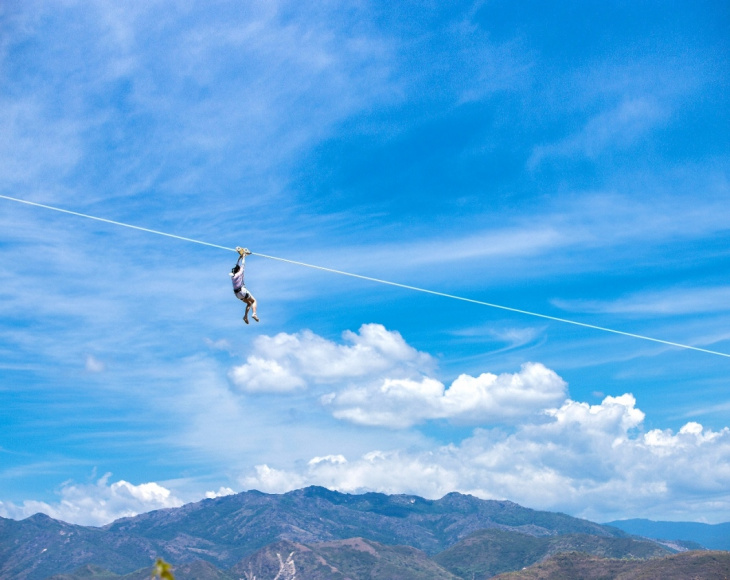 Trải nghiệm đường trượt Zipline dài nhất Việt Nam