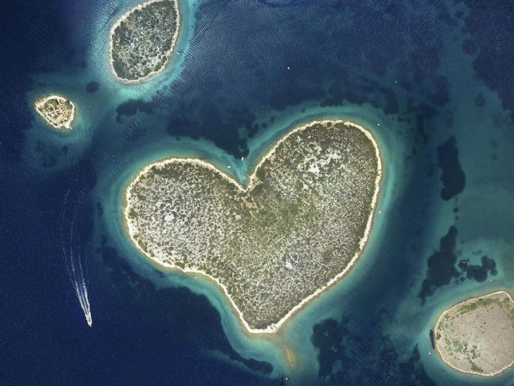 du lịch châu âu, ho-nuoc-dep, hon-dao-dep, những hòn đảo và hồ nước có hình trái tim lãng mạn nhất thế giới