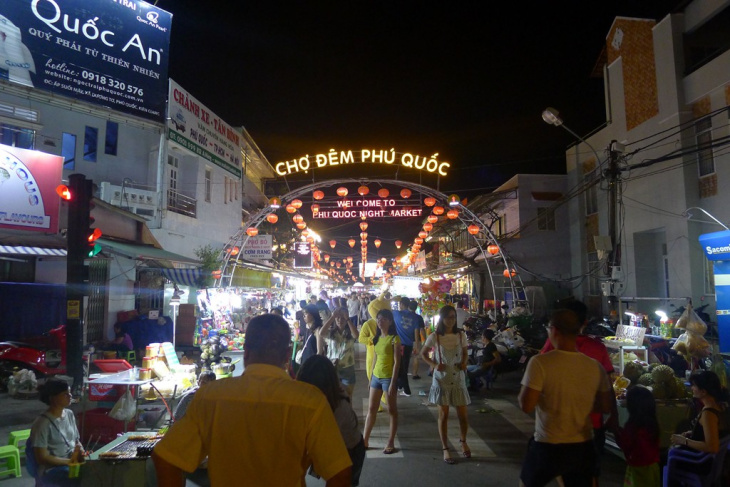 Khám phá Chợ đêm đông khách nhất Phú Quốc