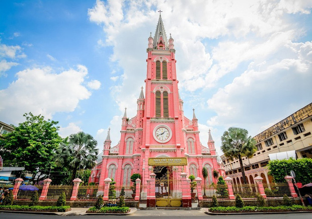 Nhà thờ Tân Định lọt top 10 điểm đến màu hồng đẹp nhất thế giới