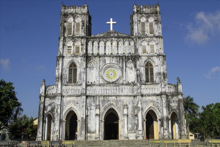 Nhà thờ Mằng Lăng: Dấu tích kiến trúc Gothic cổ xưa