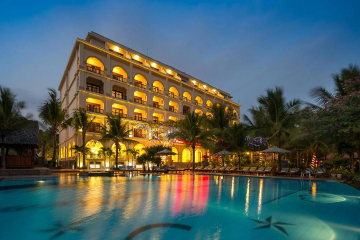 Top 10 khách sạn Phan Thiết gần biển đẹp nhất 2021
