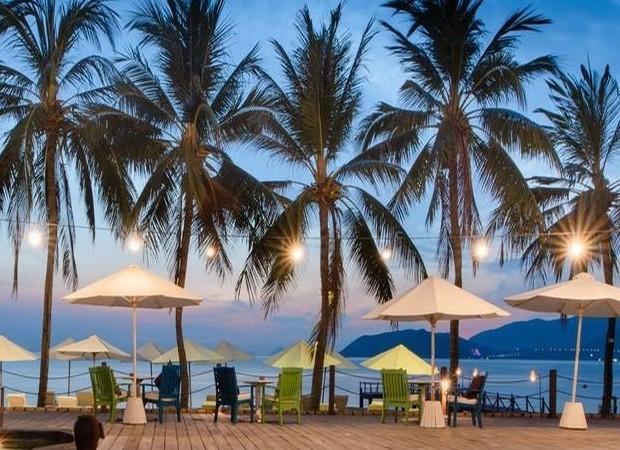 điểm đẹp, điểm tên 9 khách sạn nha trang có bãi biển riêng đẹp nhất