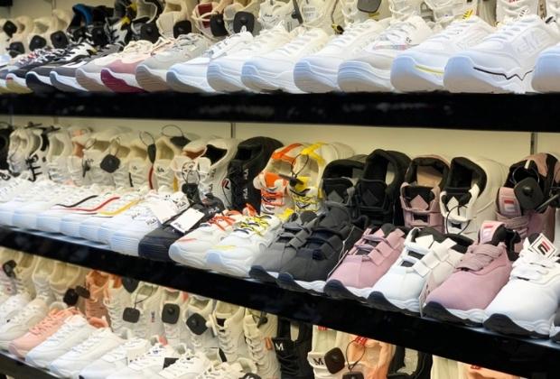 Tổng hợp 7 shop bán giày thể thao quận 7 TP HCM chất lượng nhất
