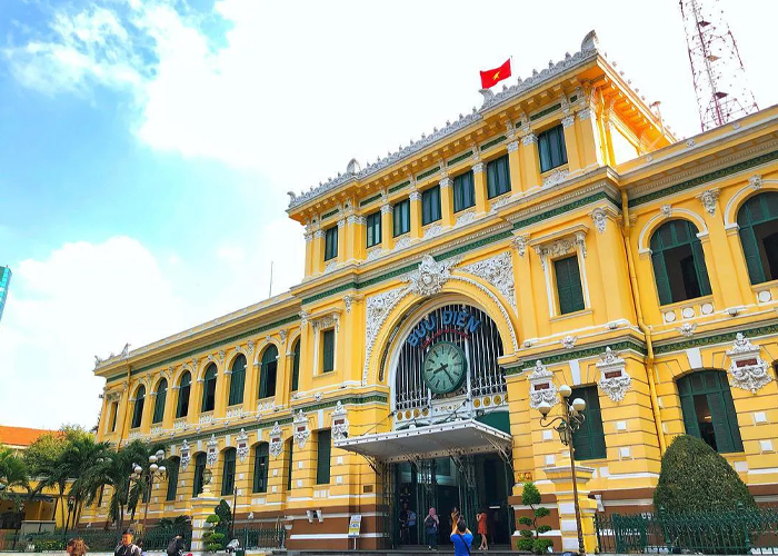 Khám phá kiến trúc độc đáo và check-in tại Bưu điện trung tâm Sài Gòn