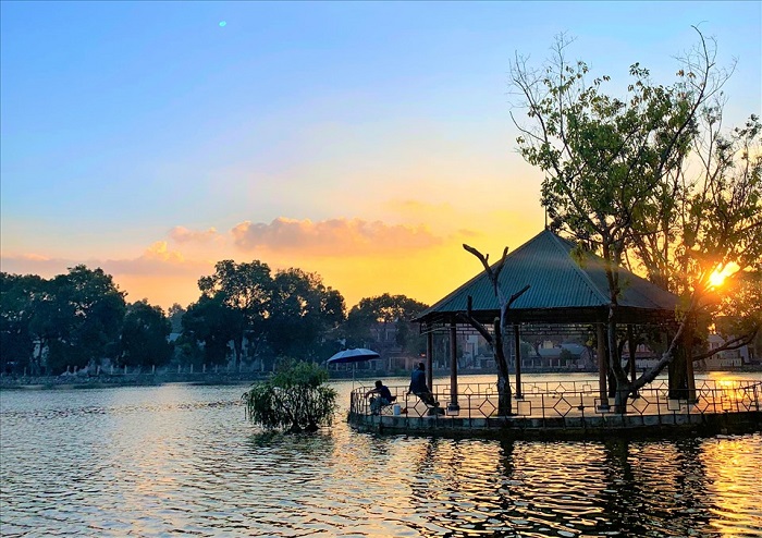 Thổn thức với vẻ đẹp yên bình đến lạ của hồ Thung Mây Nghệ An