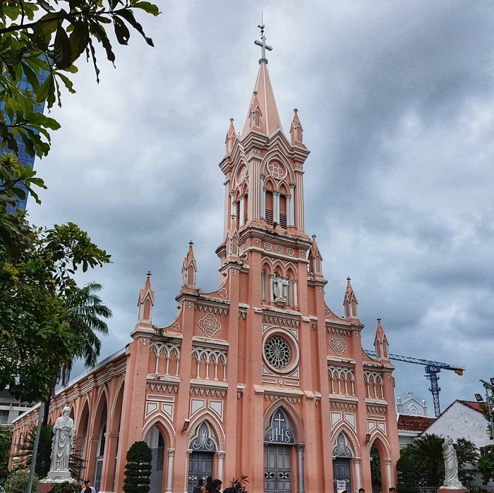 điểm du lịch đà nẵng, khám phá ngay kiến trúc độc đáo của nhà thờ con gà đà nẵng