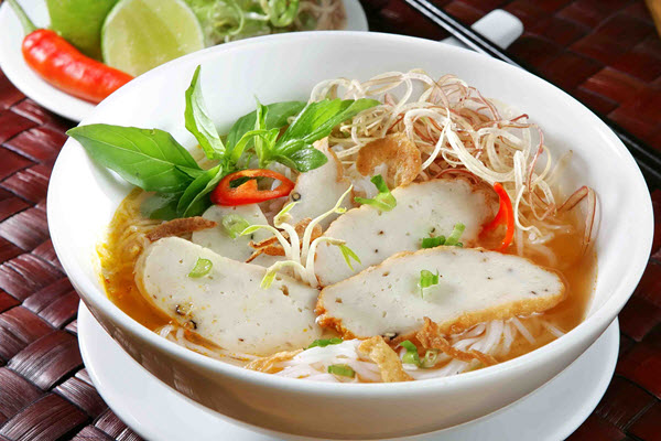 Đến Nha Trang ĐỪNG QUÊN thưởng thức món bánh canh chả cá