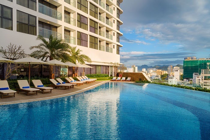 Khách sạn có bể bơi ở Nha Trang: 4 khách sạn tốt, view đẹp nhất
