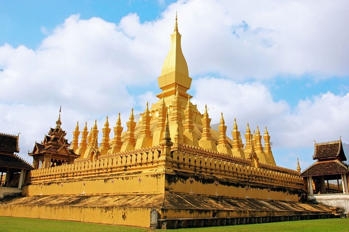 'Lóa mắt' trước bảo tháp Pha That Luang dát vàng lộng lẫy ở Lào