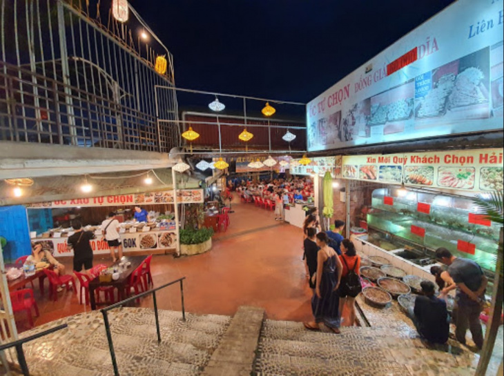 Vui chơi Phú Quốc, khám phá Phú Quốc, nhà hàng cát biển Phú Quốc: thưởng thức ốc biển chỉ 60 nghìn