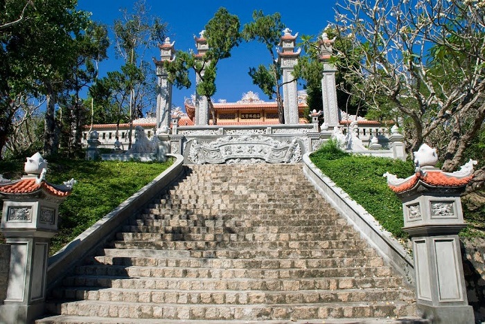 Ghé chùa Hải Đức Nha Trang - Ngôi chùa gắn liền với những câu chuyện ly kỳ