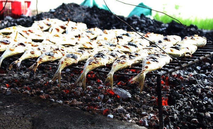 Cá trích nướng Nghệ An: Cách chế biến món ăn thơm ngon “nức tiếng xa gần”