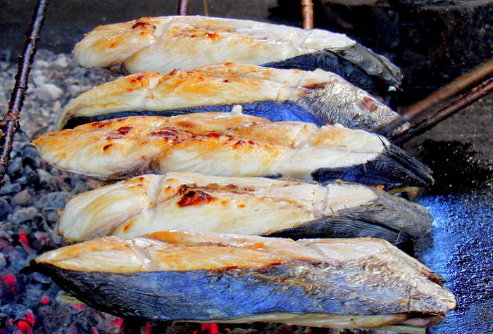 ẩm thực nghệ an, cá thu nướng cửa lò - đặc sản làm quà hấp dẫn khi ghé thăm xứ nghệ