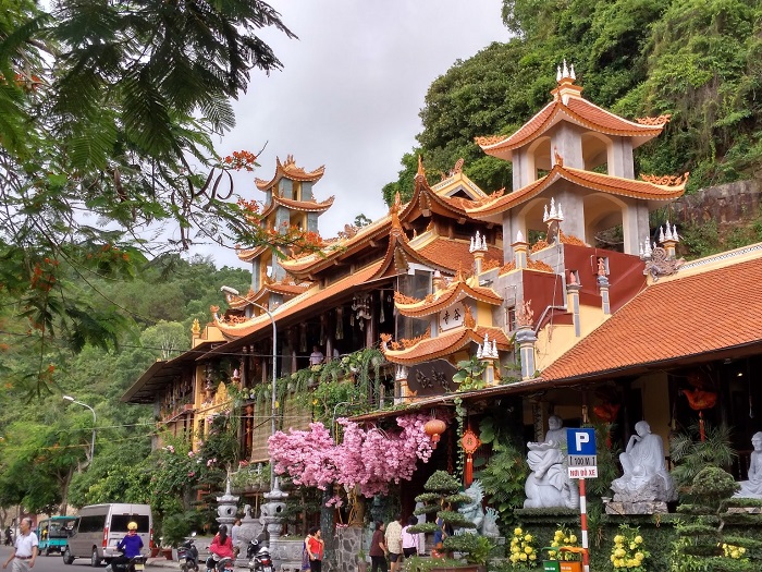 Tham quan chùa Hang Đồ Sơn - nơi khởi đầu Phật giáo tại Việt Nam
