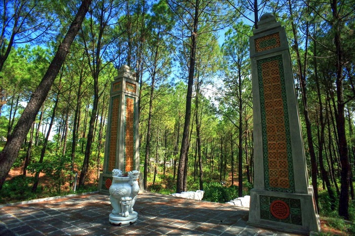 điểm du lịch huế, lăng vua hiệp hòa huế - ghé thăm khu mộ cổ giữa rừng thông xanh