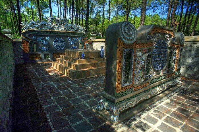 điểm du lịch huế, lăng vua hiệp hòa huế - ghé thăm khu mộ cổ giữa rừng thông xanh