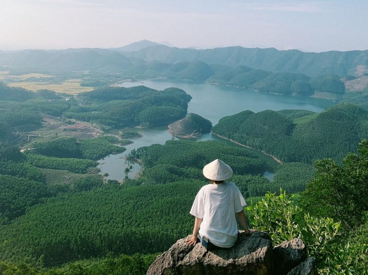 điểm du lịch huế, lập team trekking và cắm trại - săn mây trên đỉnh hòn vượn huế