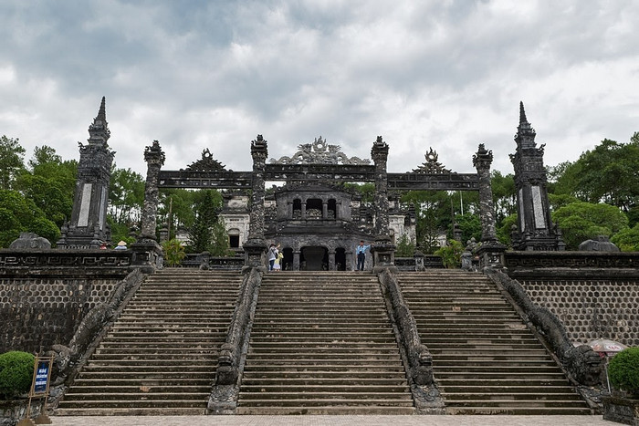 điểm du lịch huế, 7 lăng tẩm huế thờ vua triều nguyễn nổi tiếng và có kiến trúc độc đáo nhất