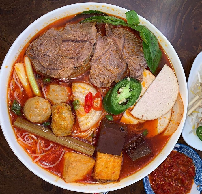 Review 9 quán bún bò Đà Nẵng ngon, “hút” khách nhất