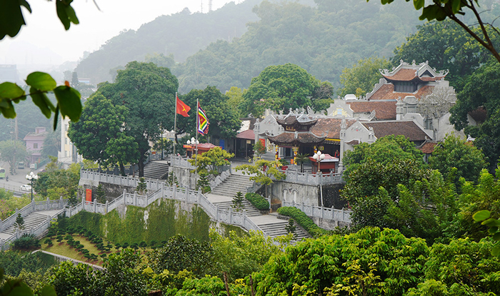 điểm du lịch quảng ninh, ghé thăm di tích lịch sử đền cửa ông quảng ninh 700 năm tuổi