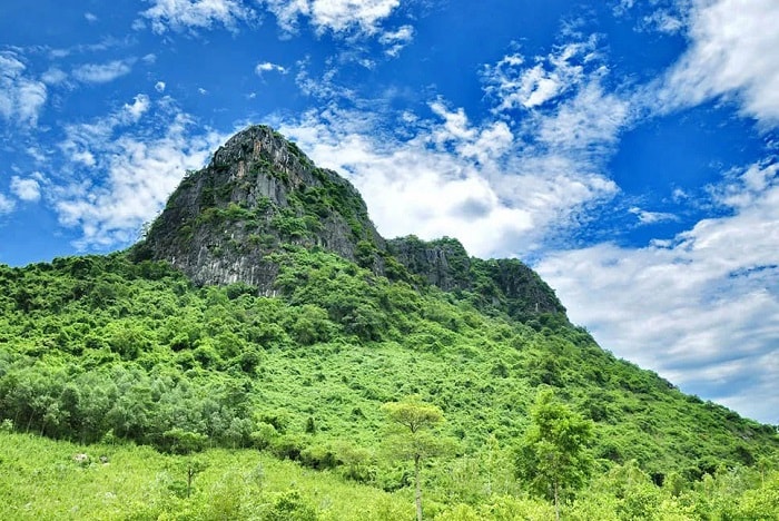Núi Thần Đinh - Địa điểm du lịch linh thiêng tại Quảng Bình