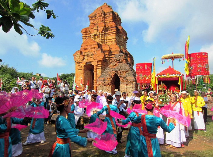 Khám phá lễ hội Tháp Bà Ponagar nổi tiếng Nha Trang Khánh Hòa