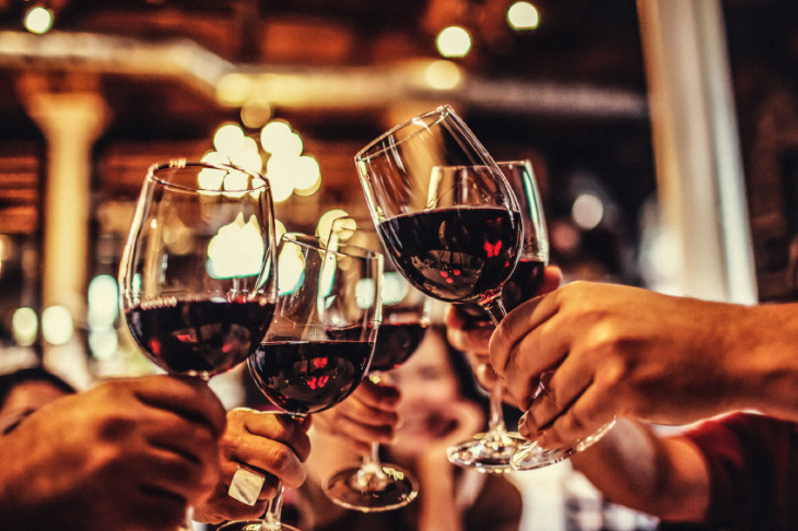 9 cách chọn rượu vang cho mọi bữa tiệc 