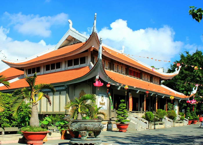 Chiêm bái chùa Vĩnh Nghiêm Sài Gòn: Ngắm tháp đá ĐẸP và cao NHẤT Việt Nam