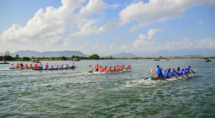 Trải nghiệm không khí có 1-0-2 tại lễ hội đua thuyền Đà Nẵng