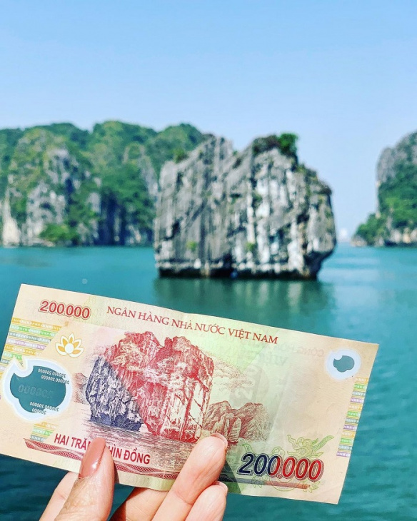Hòn Đỉnh Hương - là một trong những điểm đến hấp dẫn ở Việt Nam, với bãi biển tuyệt đẹp và không khí trong lành. Hãy cùng khám phá hình ảnh đẹp của Hòn Đỉnh Hương trên tấm tiền 200.000 đồng.