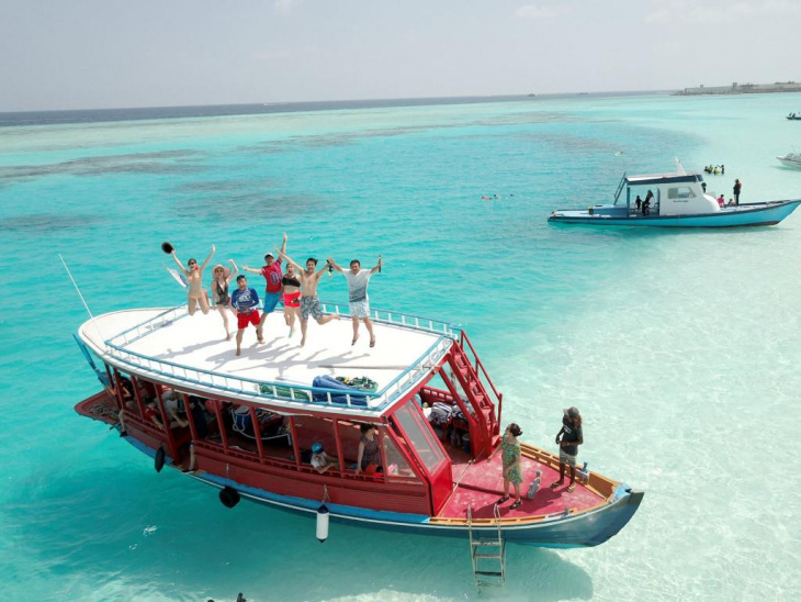 Đắm mình trong phông xanh biển ở Maldives, Khám Phá