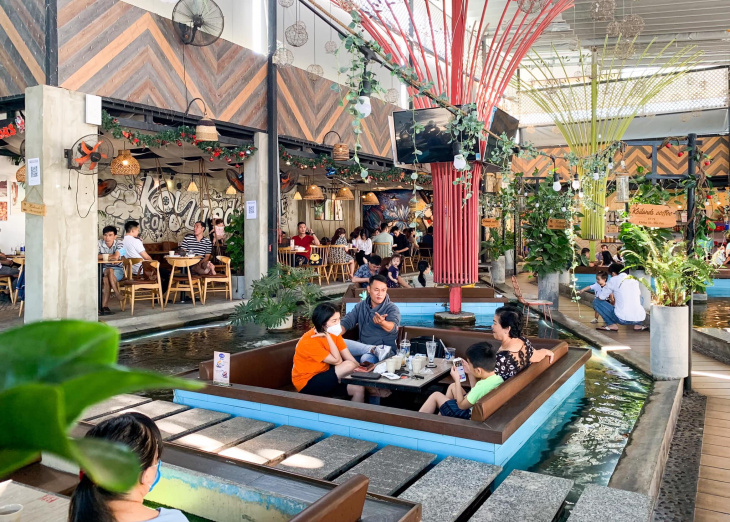 TOP những quán Cafe cá Koi Ở Sài Gòn view đẹp, hot nhất