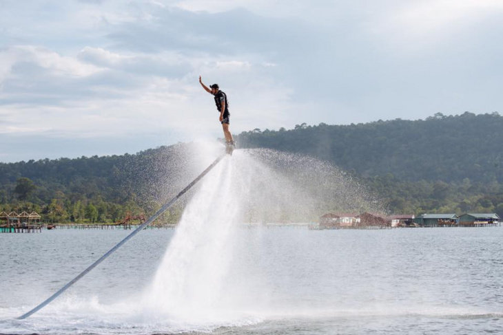 khám phá, trải nghiệm, flyboard phú quốc chơi ở đâu? giá bao nhiêu? kinh nghiệm a-z