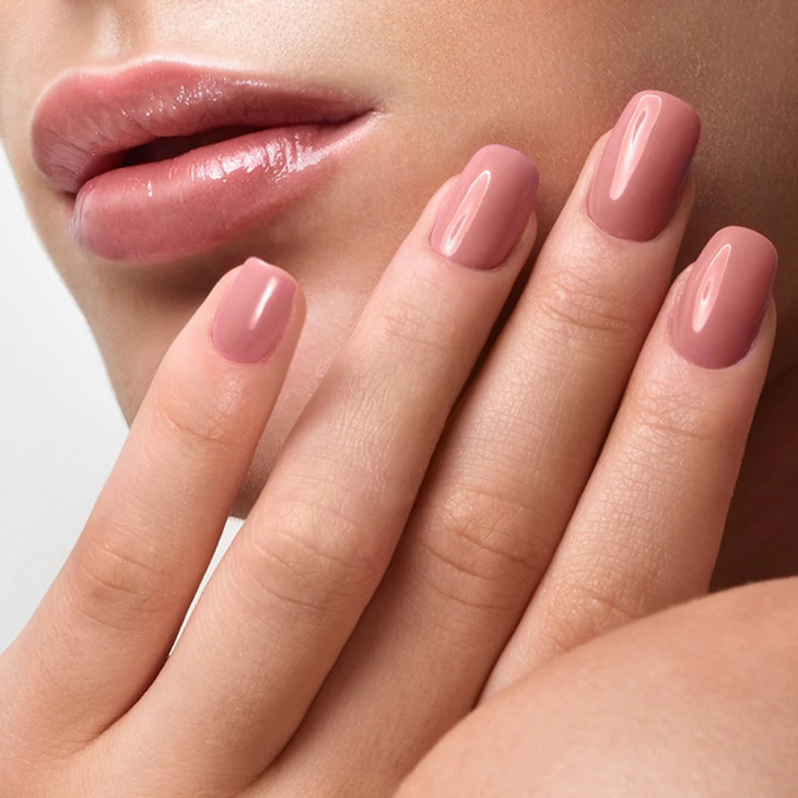 Khám phá, trải nghiệm nail hồng thạch: bộ sưu tập những mẫu nail trong veo đẹp nhất 2022