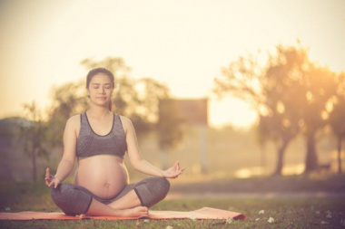 Mẹ xinh đẹp – Con khỏe mạnh nhờ tập yoga cho bà bầu