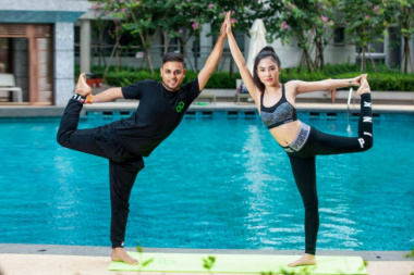 Yoga đôi – Bí quyết giữ lửa hạnh phúc