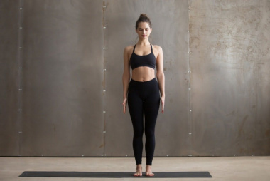 Kỹ thuật thực hiện tư thế xoạc chân đứng trong yoga